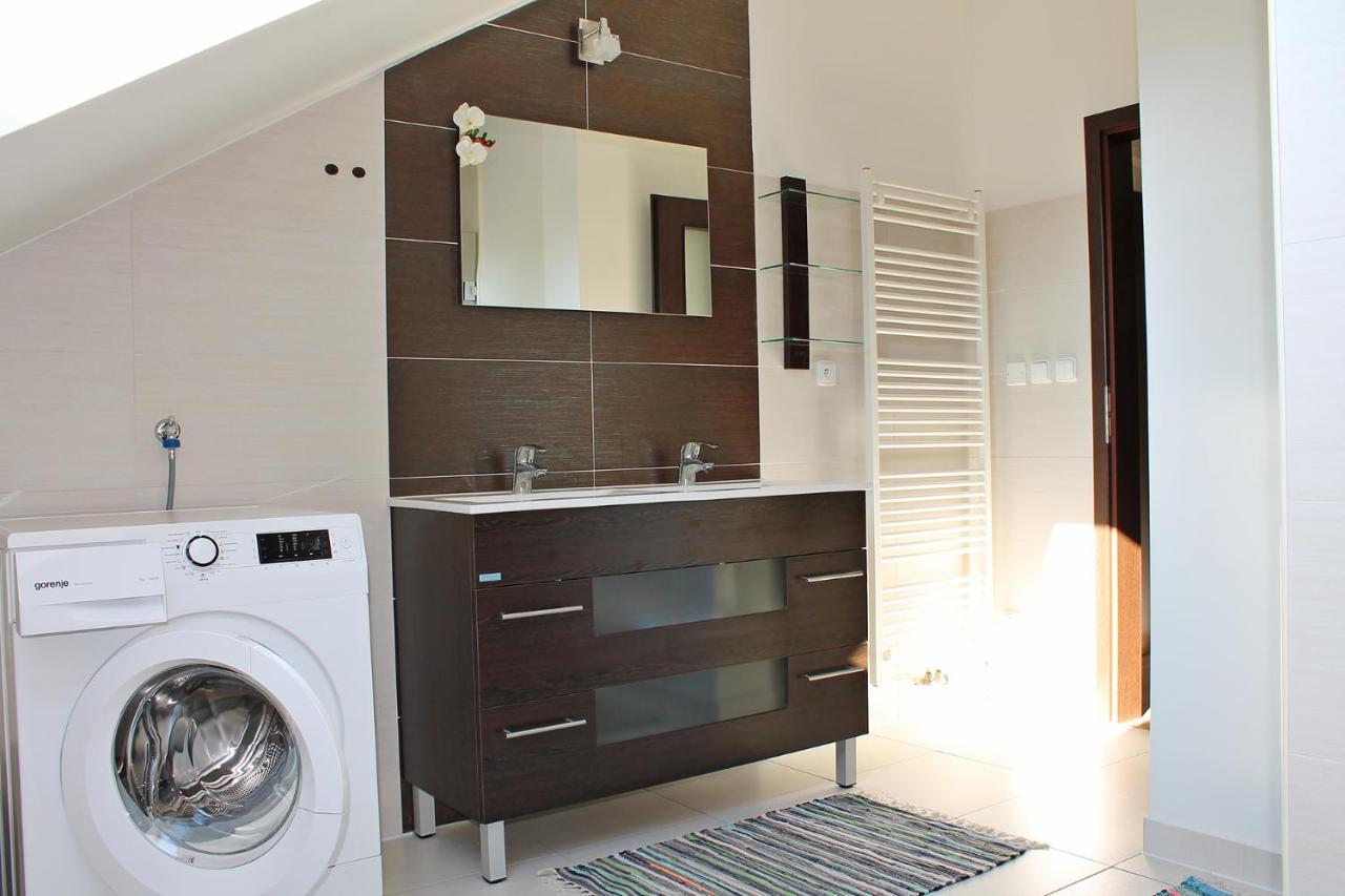 Attic With Parking, Near The Center Of Cb - 110M2 Apartment Ceske Budejovice Bagian luar foto